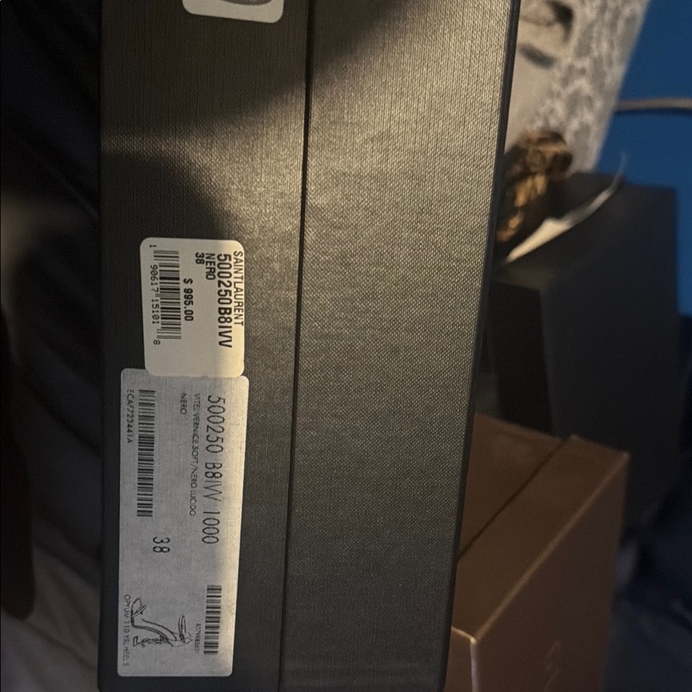 Saint Laurent Glossy Black Heels - Picture 4 of 4
